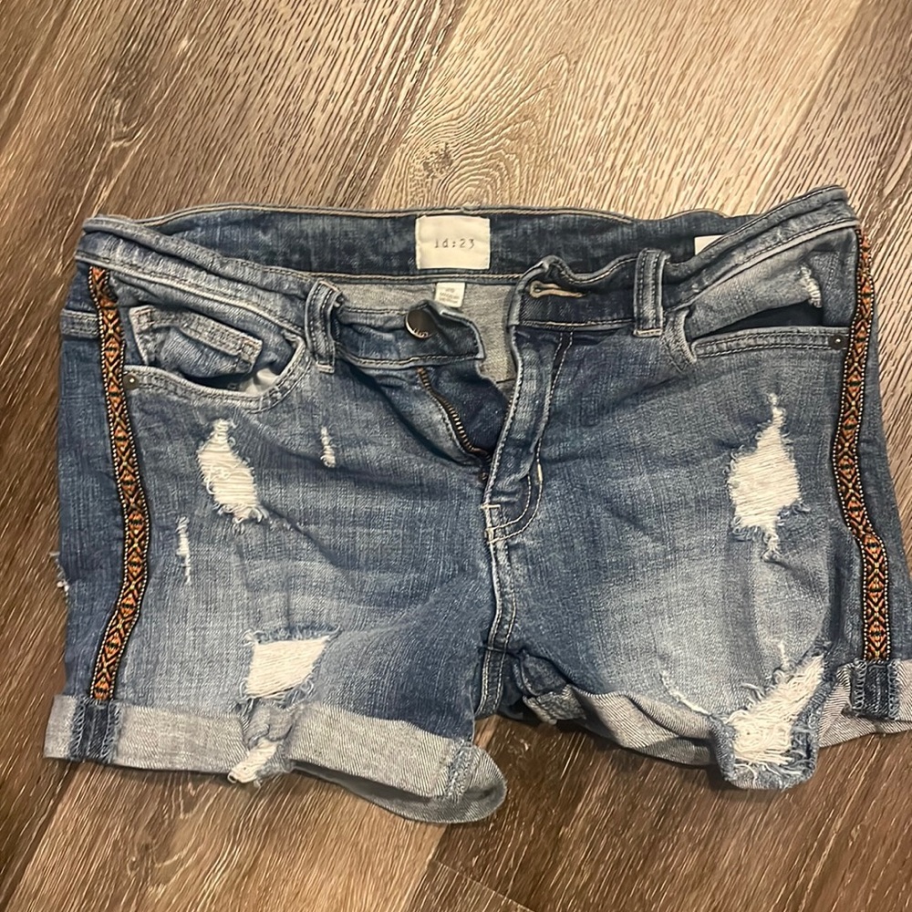 Id23 jean shorts size 28